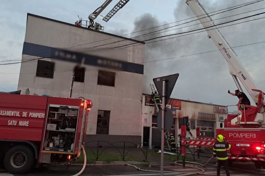 Tűz egy szatmári autószerelő műhelyben. Három tűzoltóautó is a helyszínre tart - FRISSÍTVE