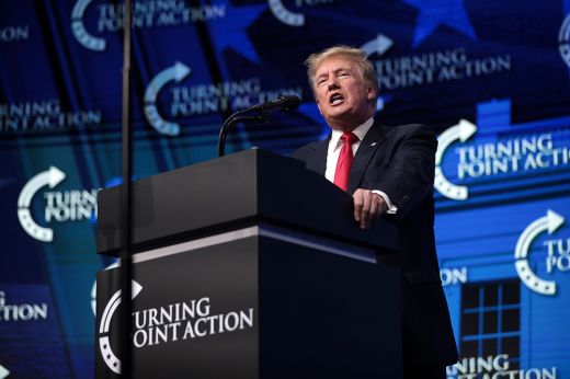 Hivatalosan is elfogadta a republikánus párt elnökjelöltségét Donald Trump