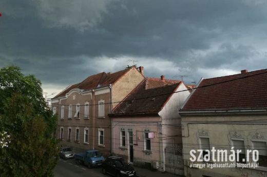 Zivatarokra figyelmeztető sárga és narancssárga riasztást adtak ki a meteorológusok. Szatmár megye is érintett