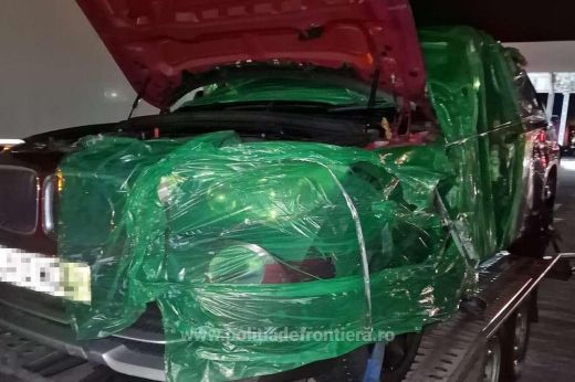 Nem csak törött, de lopott is volt a petei átkelőnél fennakadt BMW