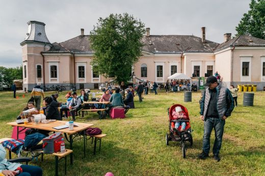 Szezonkezdés és vidám majális a sándorhomoki Kováts kúriánál
