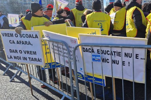 A kormány előtt tüntetnek szerdán a tanügyi szakszervezetek