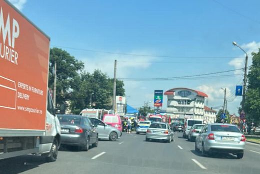 Baleset a Decebal híd lábánál: oszlopnak hajtott egy autó - FRISSÍTVE