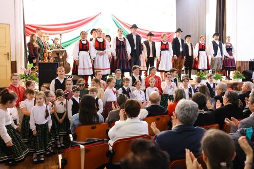 Színvonalas, méltóságteljes műsorral ünnepelte a magyar közösség Tasnádon a forradalom és szabadságharc kitörésének évfordulóját - Képgaléria