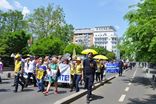 Elutasították a bukaresti kormány újabb ajánlatát és az elnöki hivatalhoz vonultak tüntetni a tanügyi szakszervezetek