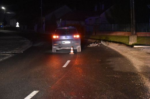 Felmentették a nyugdíjas nőt, aki kocsijával keresztülhajtott egy úton fekvő részeg kerékpároson