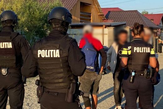 Hajnali razzia Szatmárzsadányban: több mint 100 személyt igazoltattak