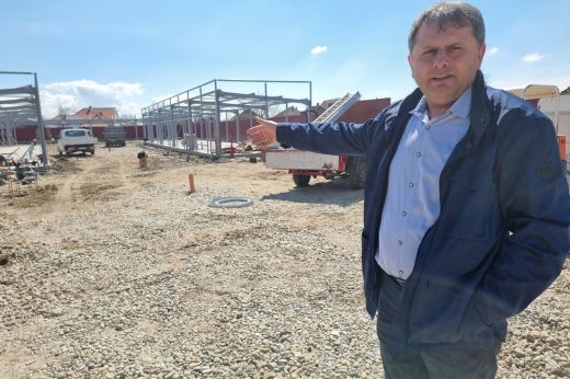 Sárközújlak. Legkésőbb május végére átadják az új piacot