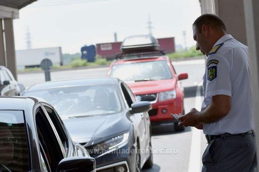 Rendkívül forgalmas hétvége: közel 137.000 utazó lépte át a határt Peténél és Csanálosnál