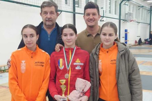 Arany- és bronzéremmel tértek haza a magyarországi versenyről a szatmári vívóiskola tanítványai