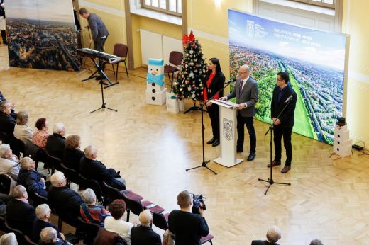Gyémánt- és aranylakodalmat ünneplő házaspárokat köszöntöttek Szatmárnémetiben