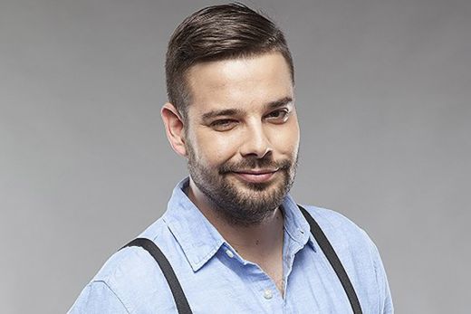 Orbitális cuppanós: Kiss Ádám egy delfintől kapott puszit