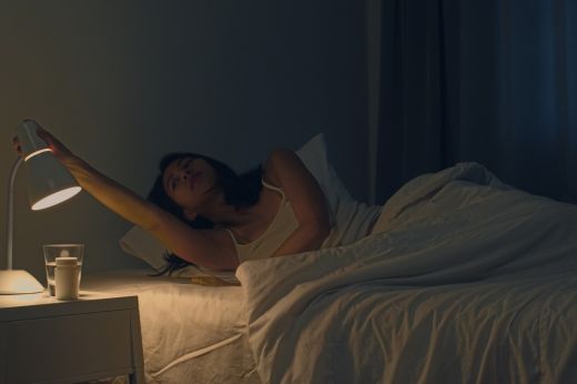 Arra ébredt egy Szatmár megyei nő, hogy egy idegen férfi bámulja őt az ágya végéből