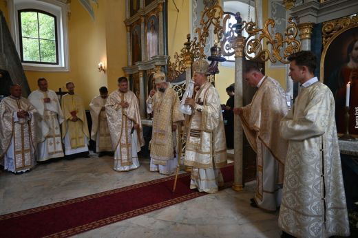 Együttműködés csodája: felszentelték a nagykárolyi magyar görögkatolikusok megújult templomát - Képgaléria