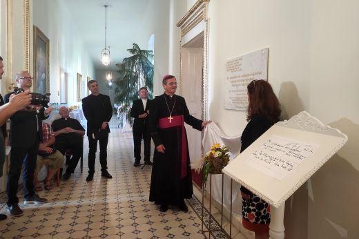 Mostantól márványtábla őrzi Petőfi Sándor és Szendrey Júlia szerelmének emlékét