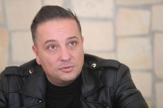 Megdöbbentő vallomás – L.L. Junior 13 évesen találkozott először a heroinnal: „Egy pingpongasztalon halt meg egy barátom”