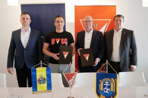 Együttműködési megállapodást írt alá a DVSC és a Partiumi Labdarúgó Akadémia