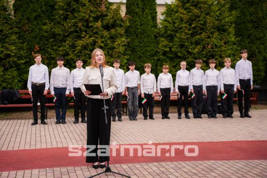 Méltóságteljes megemlékezéssel tisztelgett a Hám János Líceum közössége az aradi vértanúk előtt - Képgaléria