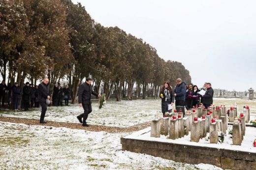 Mezőteremen is fejet hajtottak a sváb deportáltak emléke előtt - Képgaléria