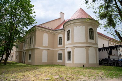 Átadták a felújított gyalui várkastélyt