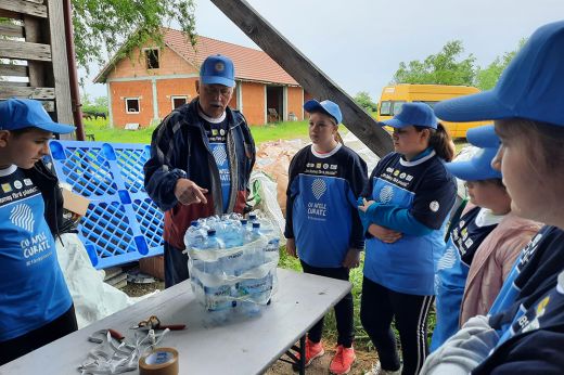 Készülnek a műanyag tutajok a júniusi vízi-szemétgyűjtéshez