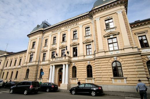 Kábellel, kalapáccsal, lapáttal és láncokkal verte a rabszolgaként tartott fiút a Szatmár megyei férfi