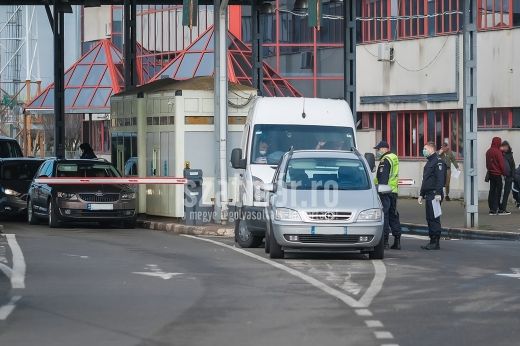 Felfüggesztettel megúszta a korrupt határrendésznő, akit fedett nyomozók buktattak le