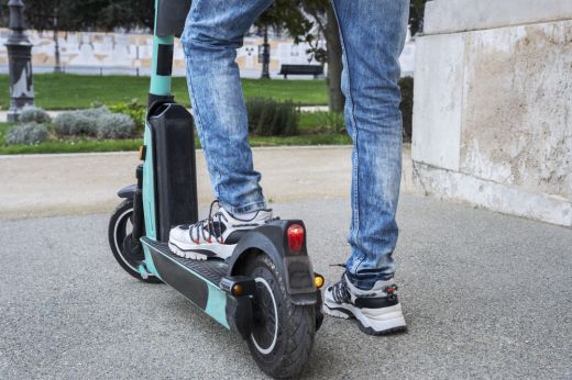 Román Rendőrség: megduplázódott az elektromos rollerrel balesetező személyek száma; az áldozatok sokszor kiskorúak