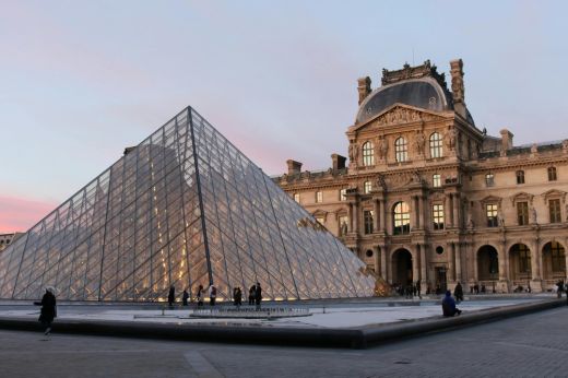 Közzétették a Louvre-ban elkövetett műkincsrablásról indított vizsgálat első eredményeit