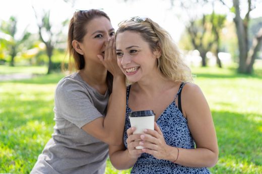 Pikáns pletyka miatt támadt rá egy nőre egy Szatmár megyei férfi