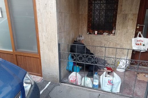 Egy fedél nélkül maradt idős asszonynak segítettek a DAS munkatársai