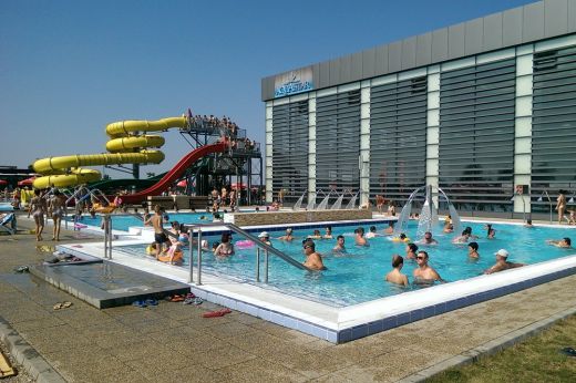 Szuper hír az Aquastartól: mostantól a kültéri élménymedencék is várják a pancsolókat