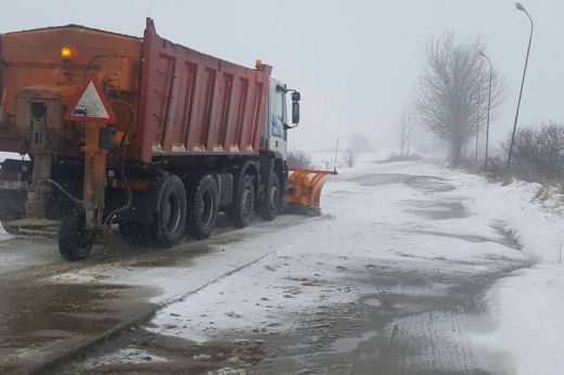 Havazott a Déli-Kárpátokban, lezárták a hegyi utakat