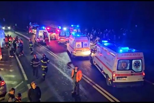 Szeben megyei buszbaleset: 33 diákot és egy felnőttet szállítottak kórházba kisebb sérülésekkel