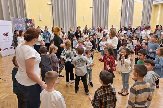 Ovis nap: gyerekzsivajtól volt hangos szombaton az Iparosotthon -  Képgaléria