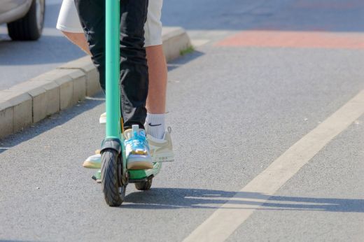 Jön a rollerjogsi? Erről szóló törvénytervezetet iktattak a parlamentben