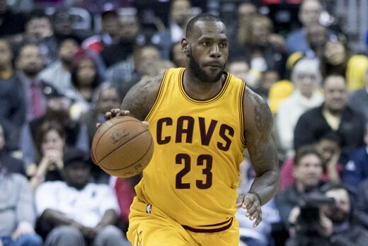 LeBron James aktív játékosként az első NBA-milliárdos