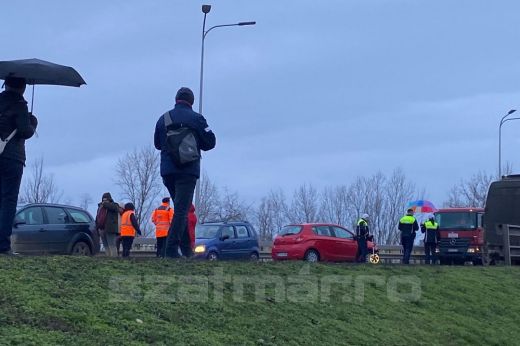 Több járművet érintő baleset akadályozza a forgalmat a Decebal hídon