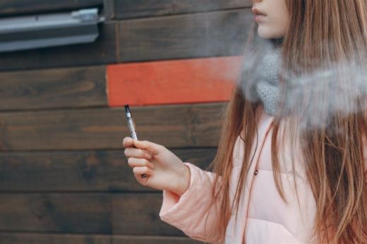 Betiltották az elektromos cigaretták reklámozását