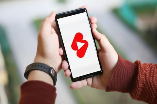 A YouTube is harcba száll a féktelen telefonos görgetés ellen – érkezik a Shorts-időzítő