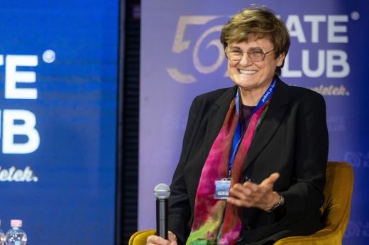 Alig tudta elhagyni a helyszínt az őt ünneplő tömegtől Karikó Katalin Szegeden