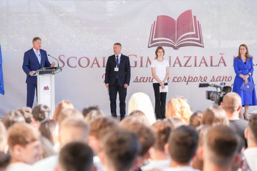 A fiatalok drogfogyasztása elleni fellépést ígértek a politikusok az iskolai tanévnyitón