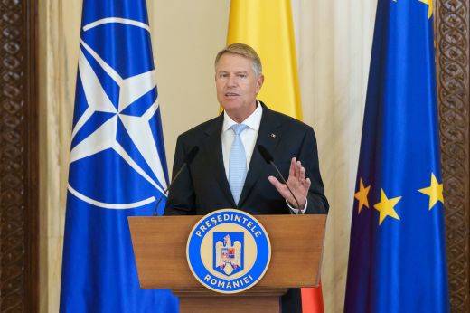 Klaus Iohannis hivatalban marad az új elnök megválasztásáig