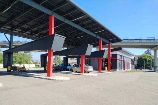 Patthelyzet az autóbusz-állomás körül: az utasok a legnagyobb vesztesei a vitának