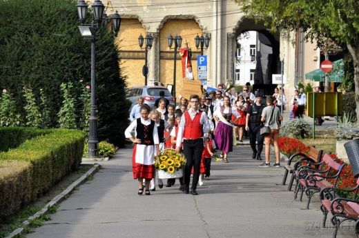 Hétvégén ismét német néptáncosok töltik meg Szatmárnémeti központját