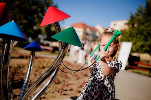 Új látványosság Szatmárnémetiben: zenepark a Divatház előtt