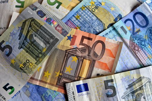 Csalás a javából: játékpénzzel fizetett az iPhone-ért a szatmári férfi