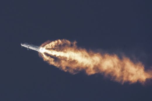 A SpaceX vezetői sikerként ünnepelték a felrobbant űrrakéta elrugaszkodását a földtől