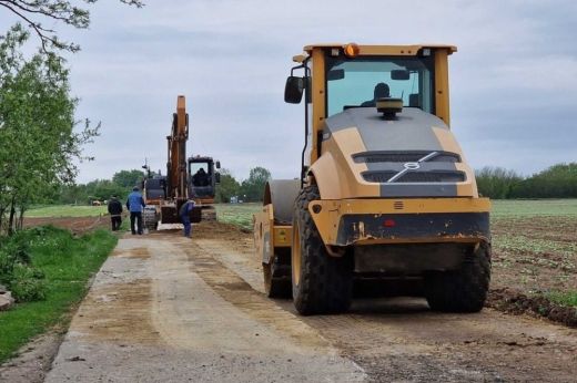 Mezőterem. Több munkálat is zajlik jelenleg a községben