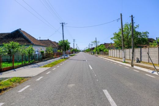 Átadták a Nagymajtényt Kőrösteleppel és Királydaróccal összekötő megyei utat